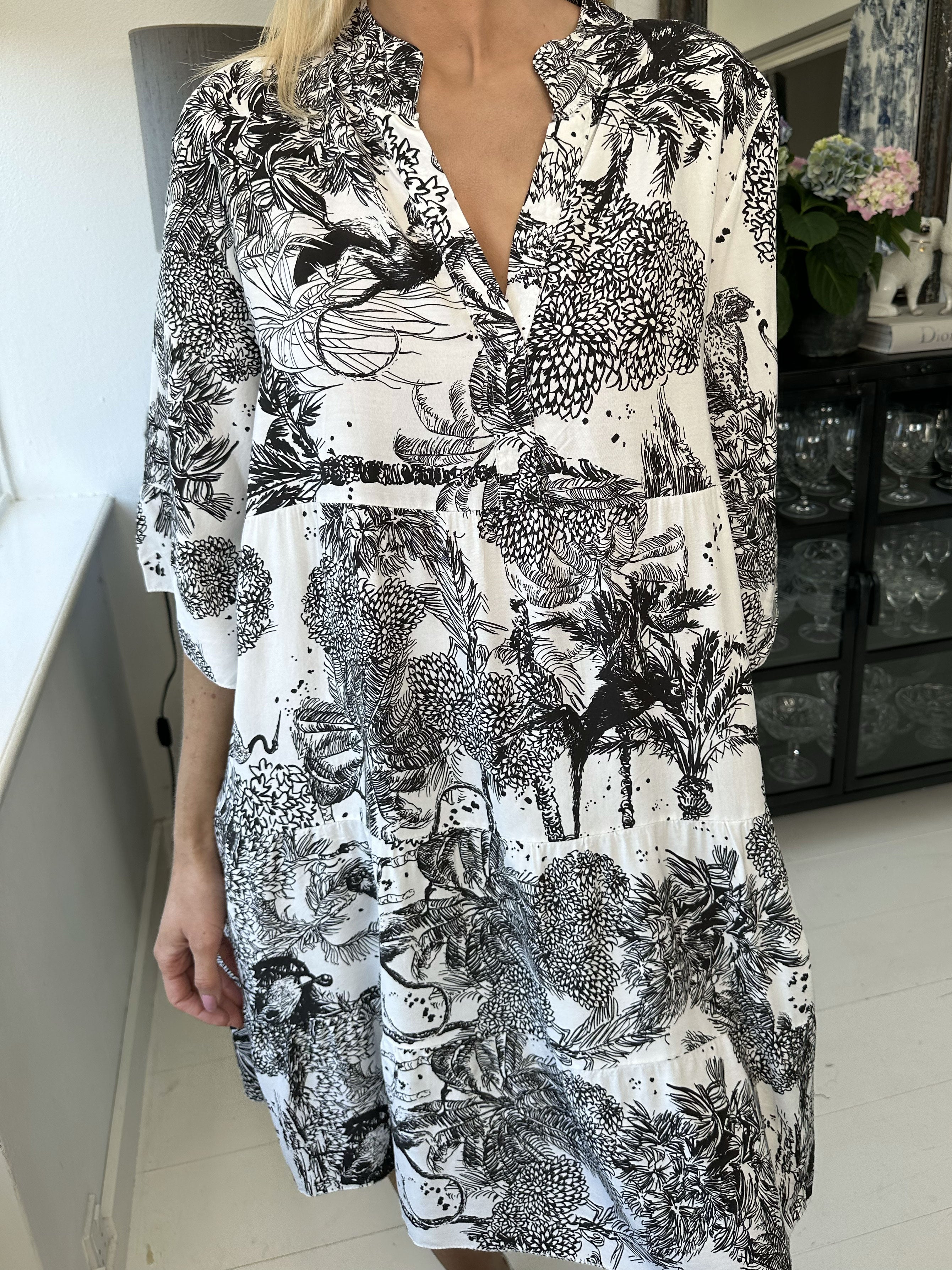 Abbie - Sød kjole med junglemotiv